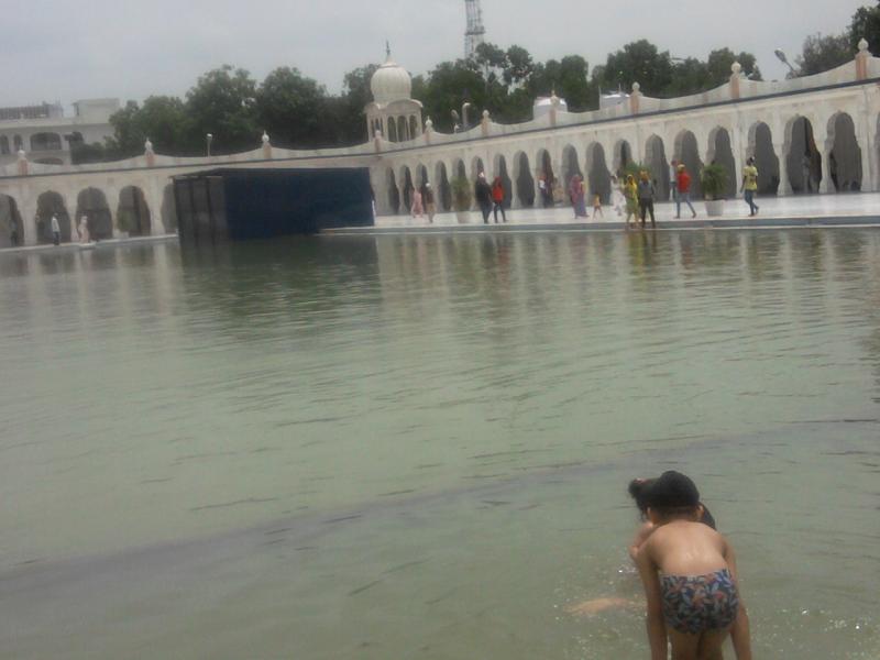 Gurudwara Bangla Sahib Sarovar